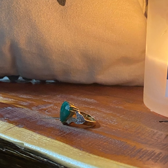 Emerald and Diamond Ring - Picture 4 of 14